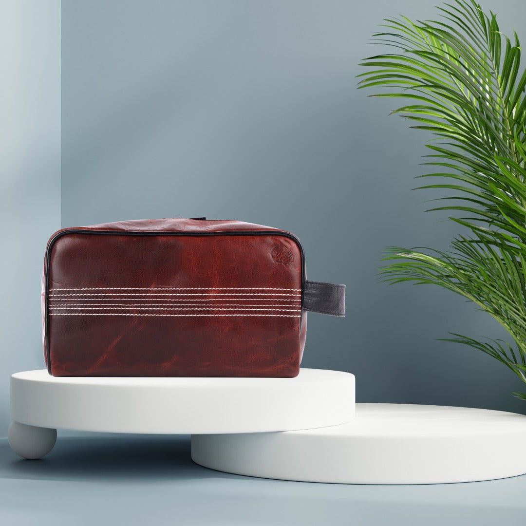 CRICKET-GIFTS Buffalo Leather Cricket Wash Bag Durable Toiletry Bag for Cricket Players and Fans Moisture-Resistant Lining, Secure Zip and Carry Handle 25cm x 14cm