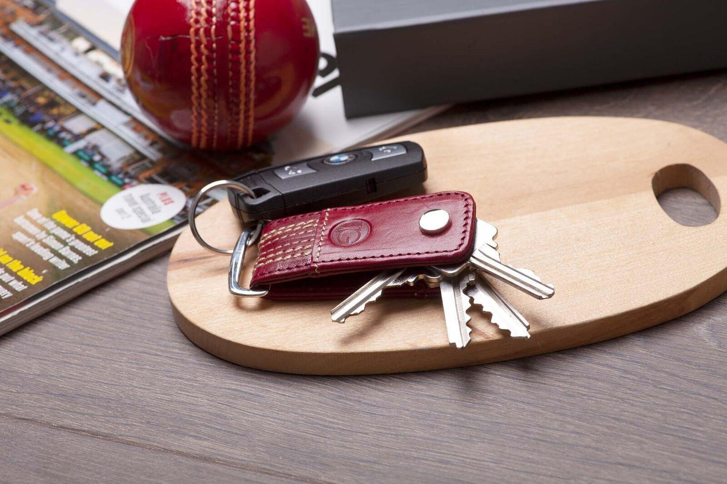 The Game: The Inswinger Key Holder