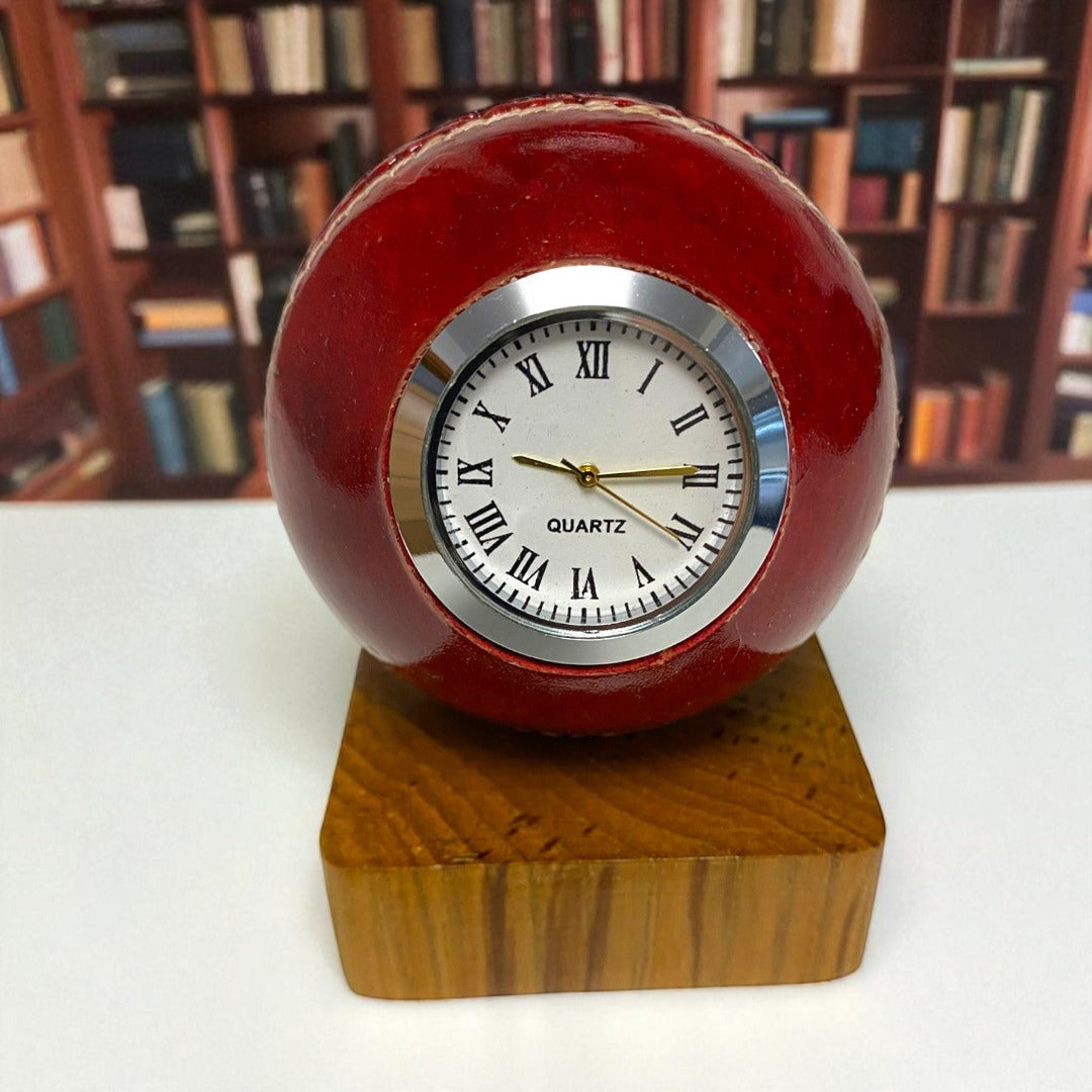 CRICKET-GIFTS - Quartz Cricket Ball Clock | Unique Sporting Design | Silver Face
