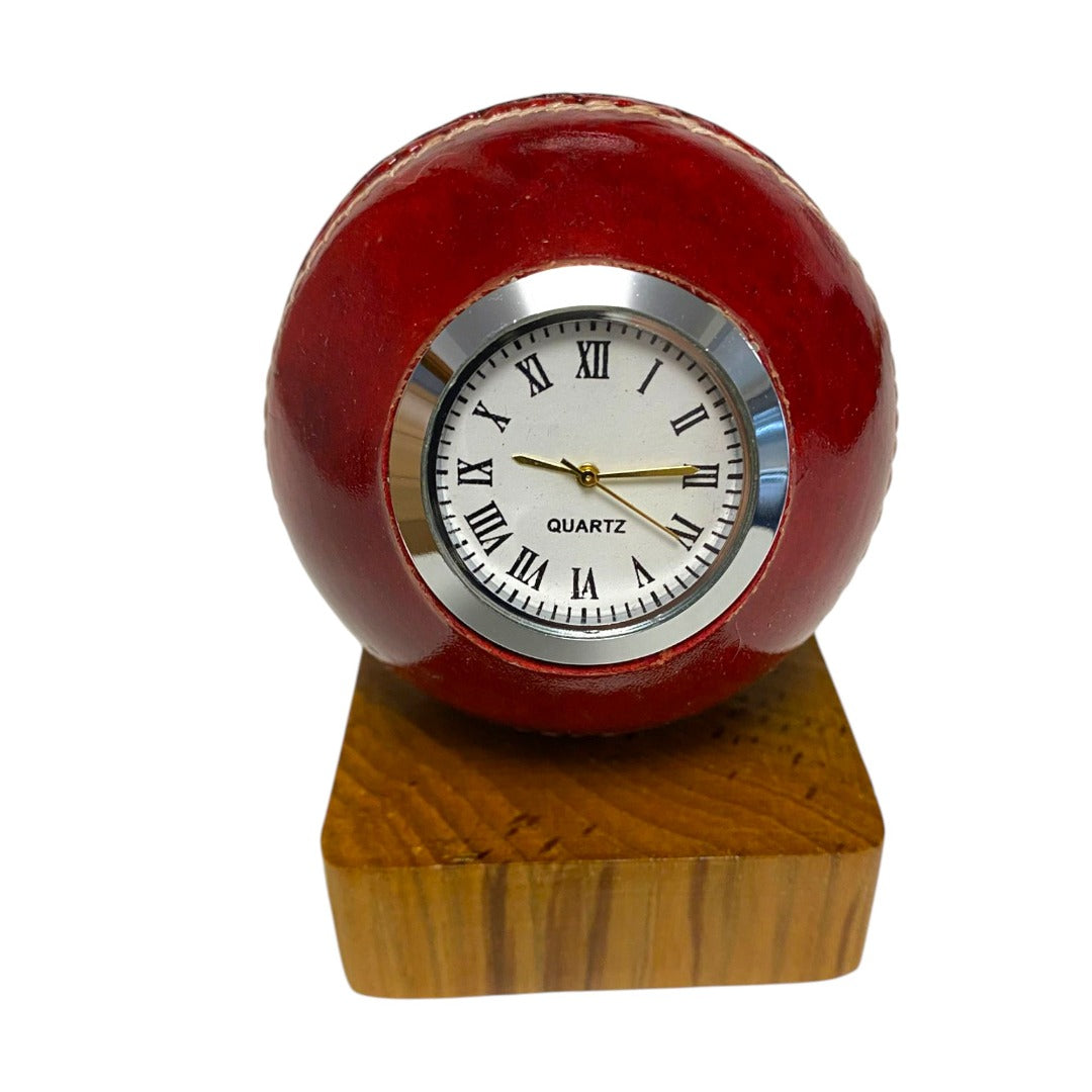 CRICKET-GIFTS - Quartz Cricket Ball Clock | Unique Sporting Design | Silver Face